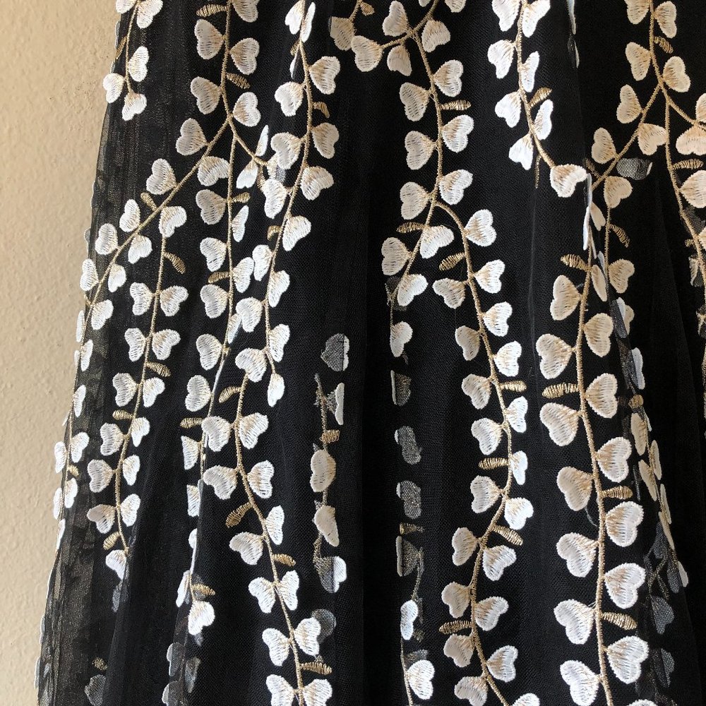 NWT BCBG Floral Embroidered Tulle Gown - Picture 9 of 14